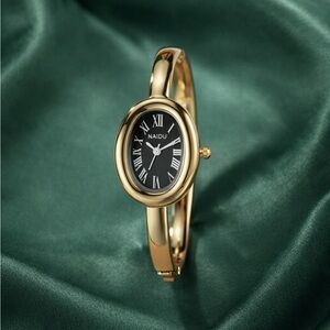 Baignoire Gold Oval Watch with Black Dial